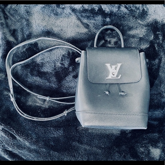 ❌ SOLD ❌ Authentic Louis Vuitton mini backpack - Picture 2 of 5